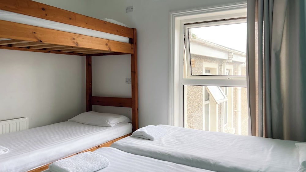 Reef Island Lodge 16/50