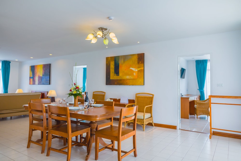 Waterfront Suites Phuket by Centara 55/76