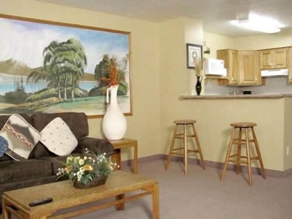 Coronada Inn and Suites 41/47