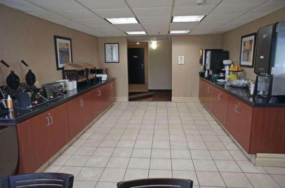 Days Inn by Wyndham Wayne 6/23