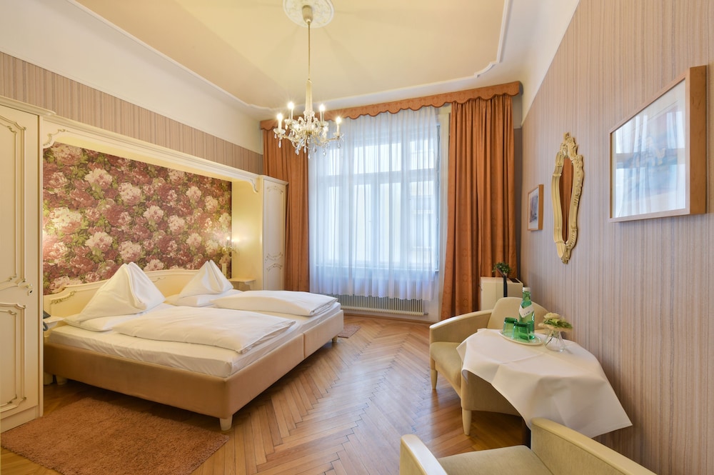 Hotel Pension Baronesse 7/45