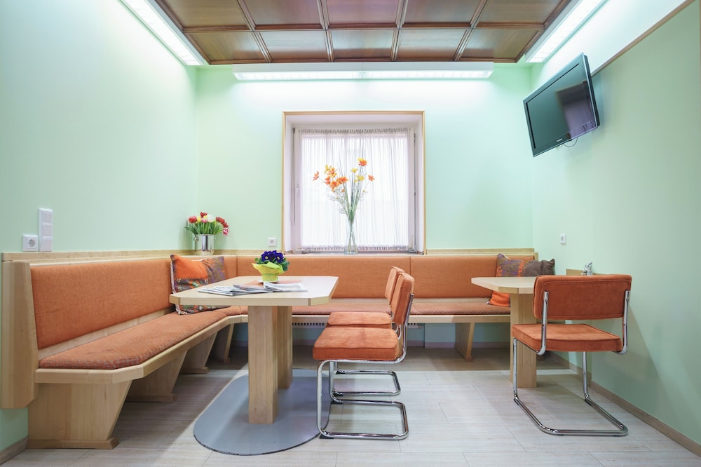 Hotel Drei Kreuz 23/34