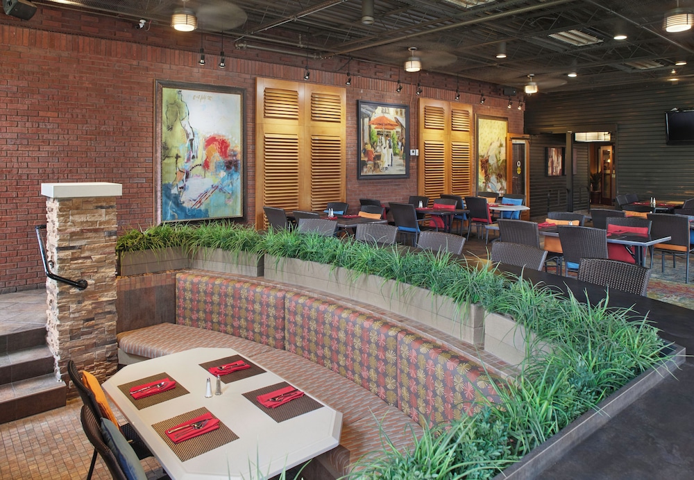 DoubleTree by Hilton Akron Fairlawn 24/50