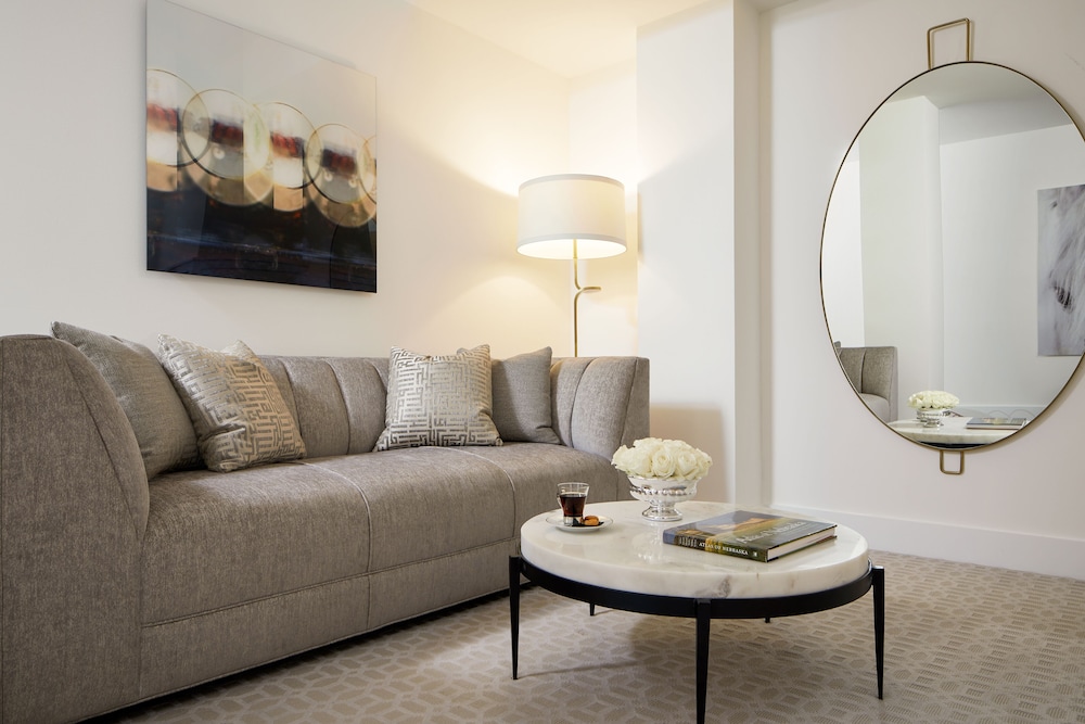The Kindler Hotel 34/41