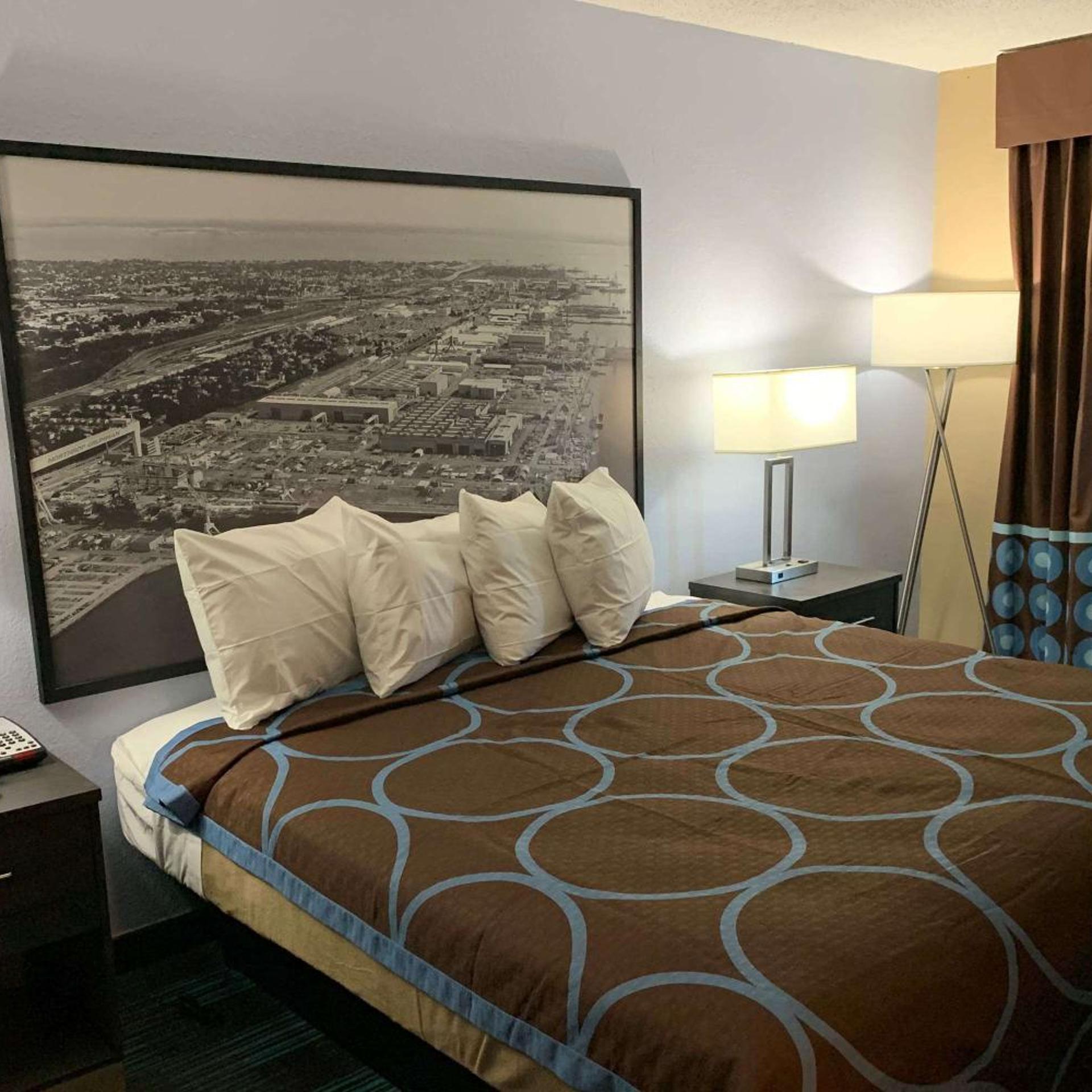 Super 8 by Wyndham Newport News 5/19