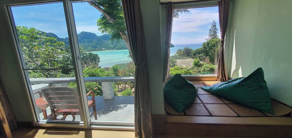 Phi Phi Viewpoint Resort 48/65