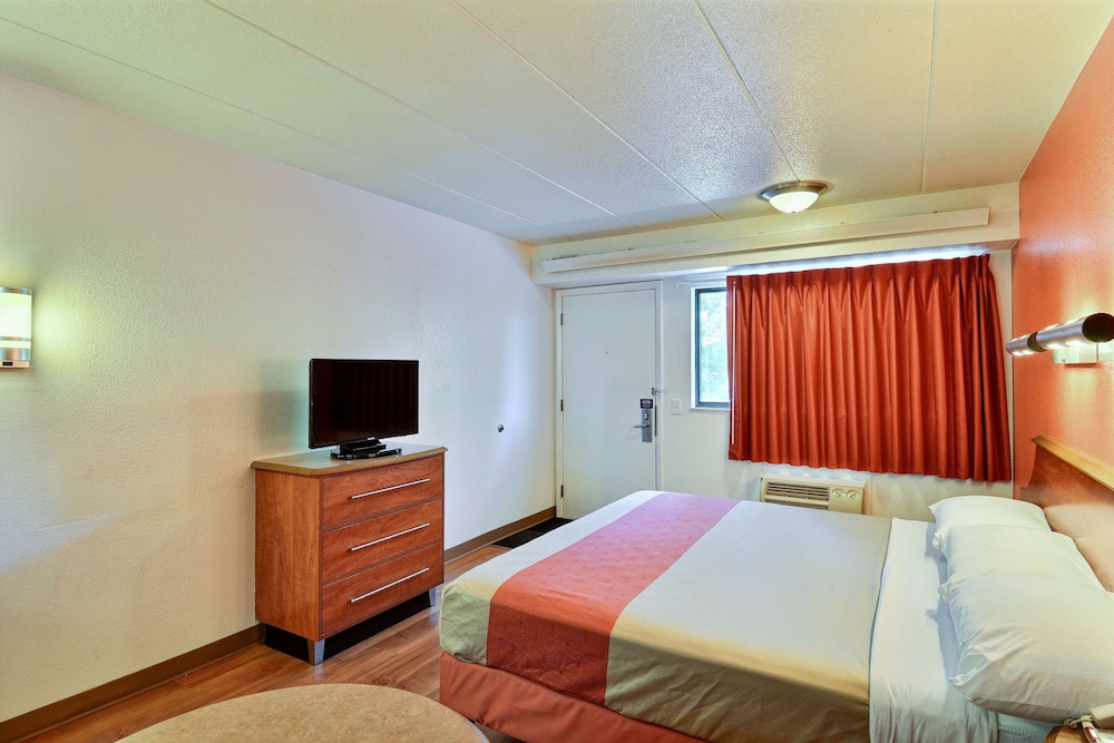 Motel6 Nashua, NH - South 17/55