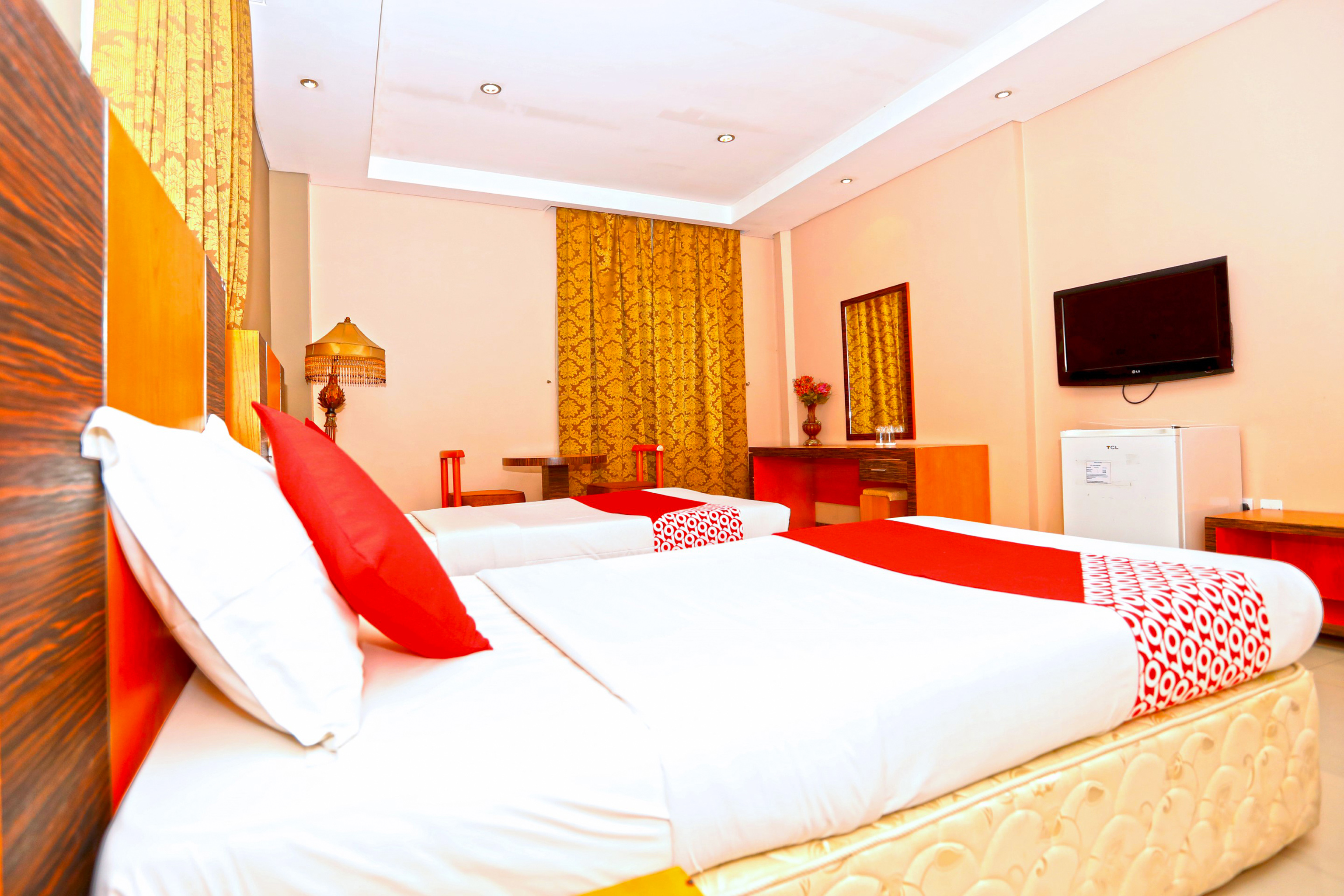 Deluxe, Twin Beds