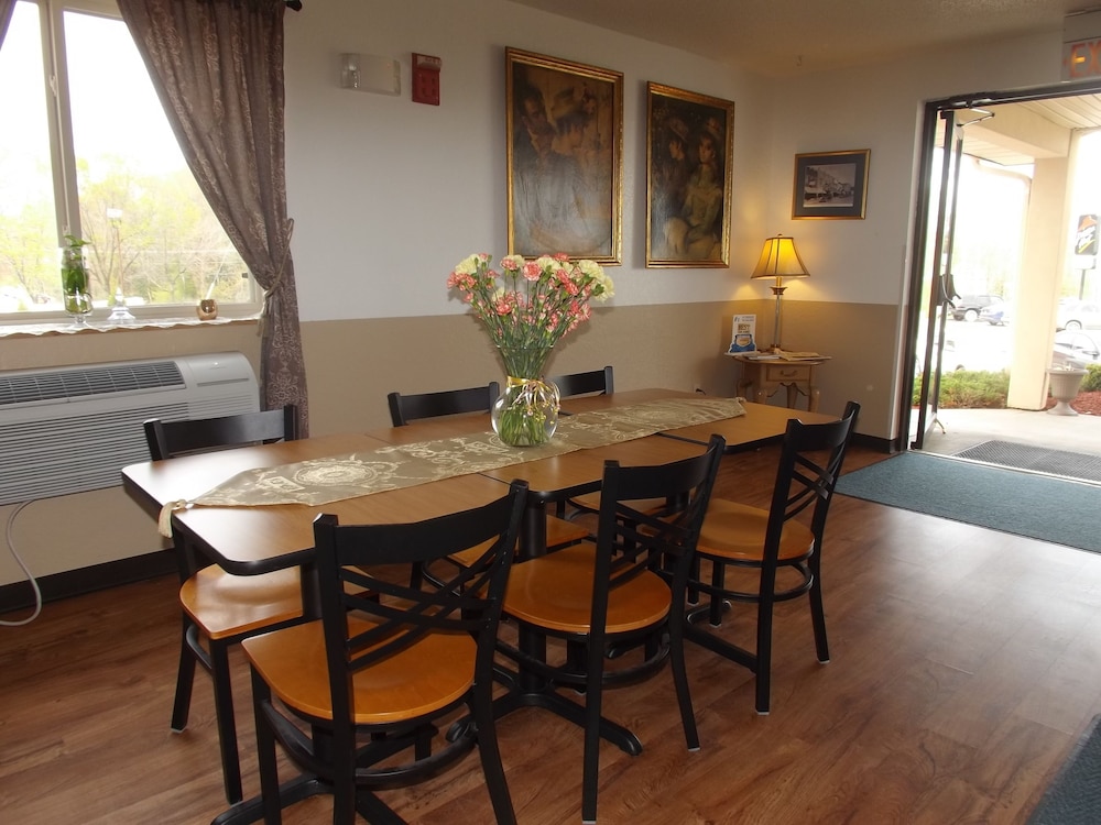 Super 8 by Wyndham Sidney NY 23/30