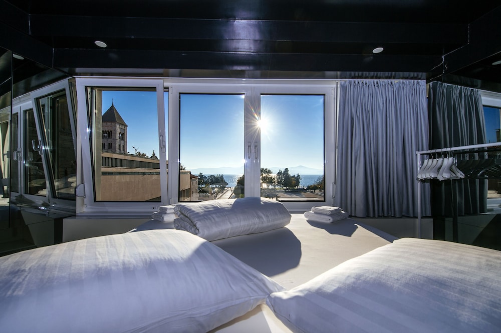 SUPERIOR, DOUBLE BED
