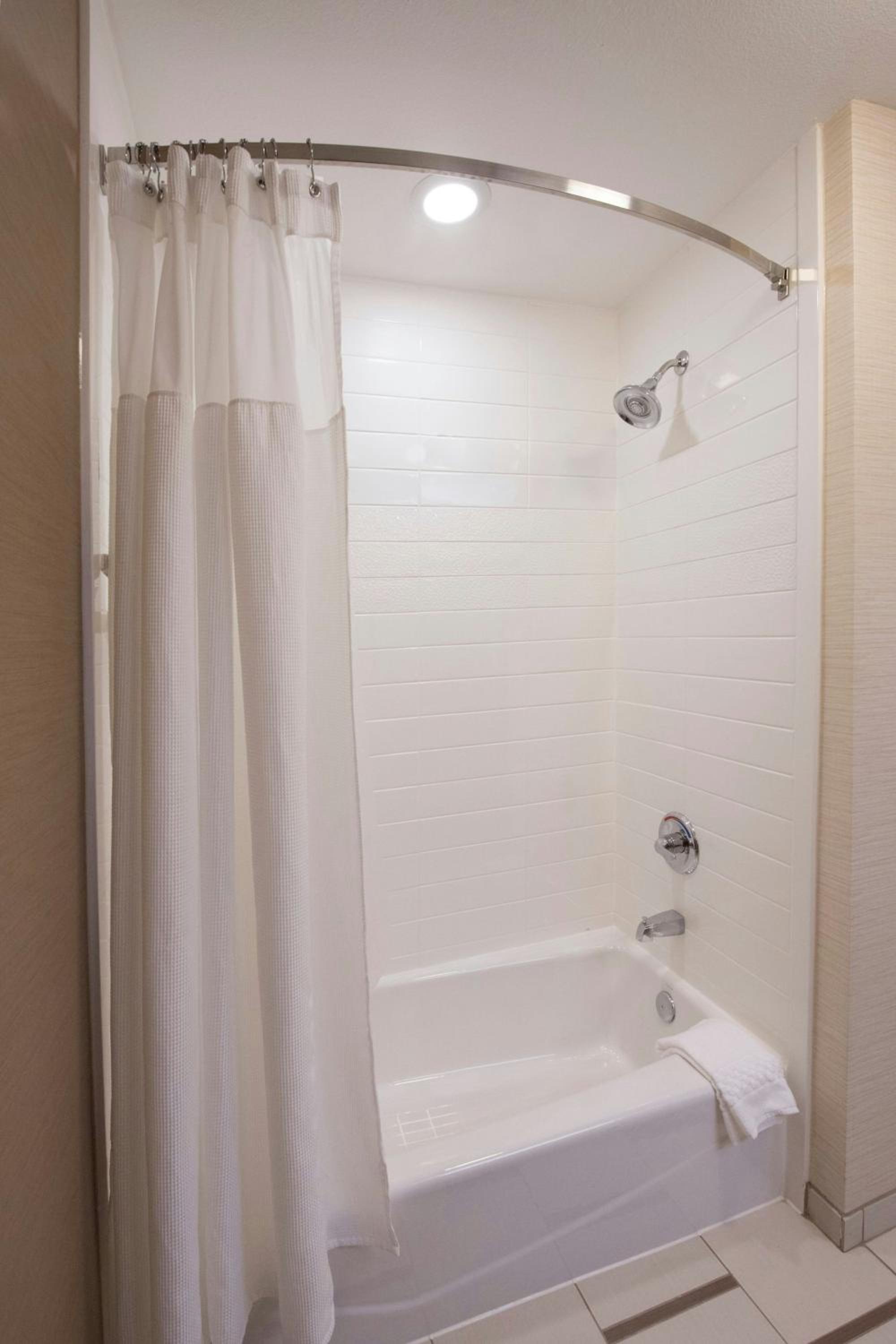 غرفة بسرير كوين، Fairfield Inn And Suites By Marriott Lynchburg Liberty University 4/4