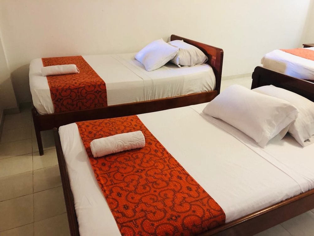 Hotel Yurupary 12/48