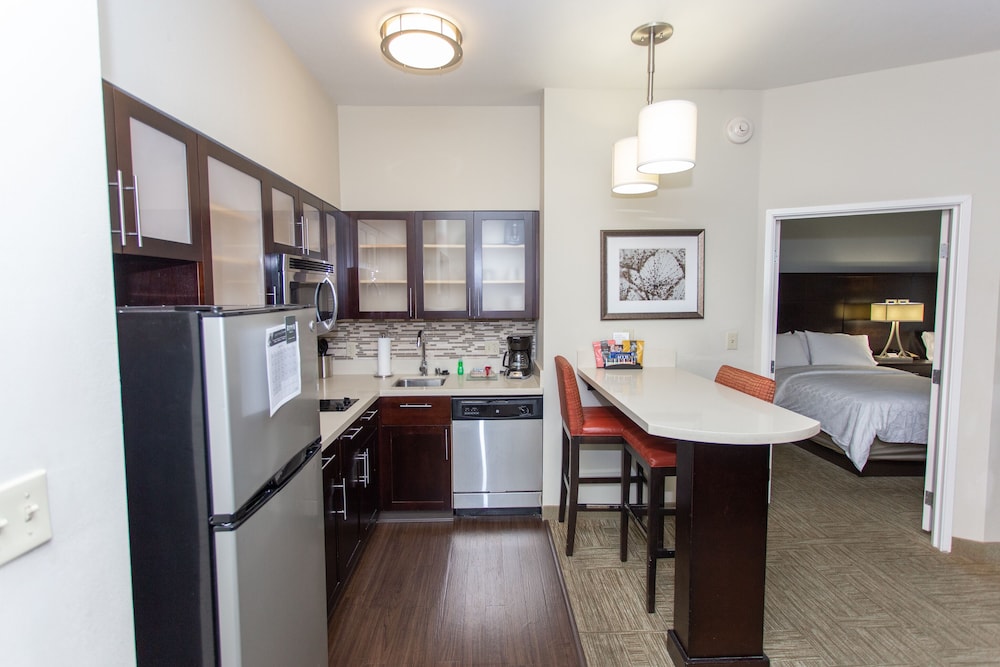 STAYBRIDGE SUITES BOWLING GREEN 48/68