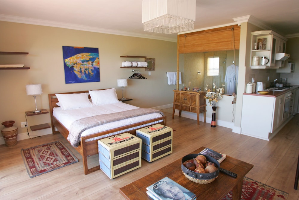 Dolphin Inn Guest House 6/74