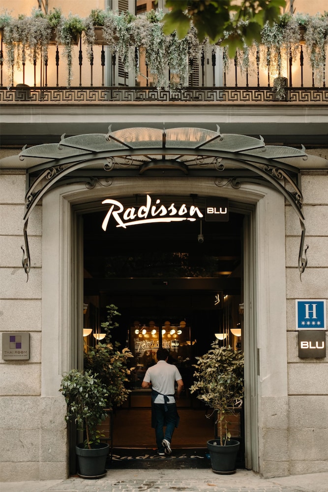 RADISSON BLU MADRID PRADO 7/74