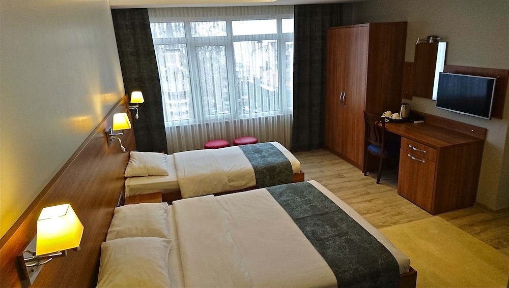 Nur Hotel 7/33