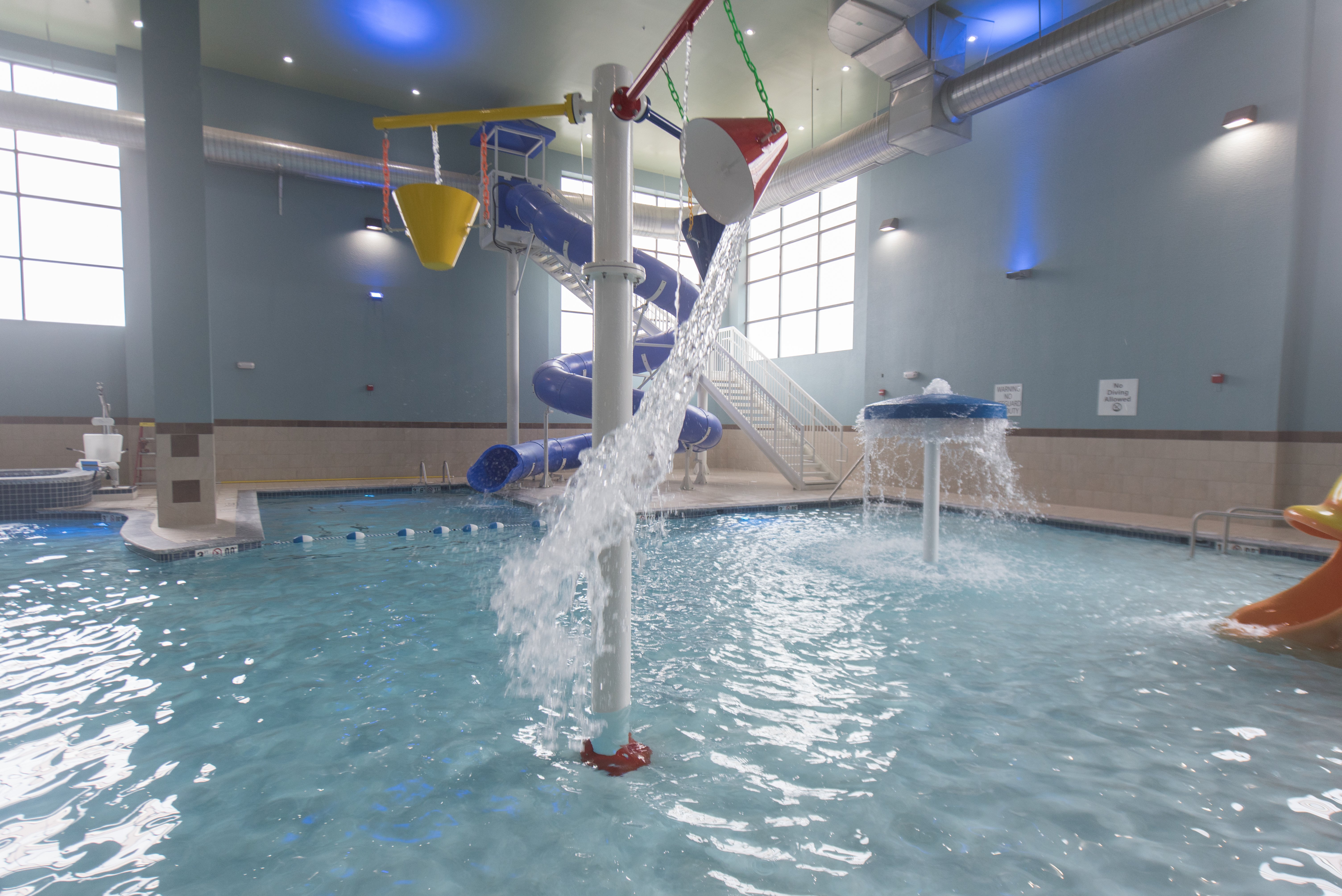 Holiday Inn Express & Suites North East (Erie I-90 Exit 41) 38/60
