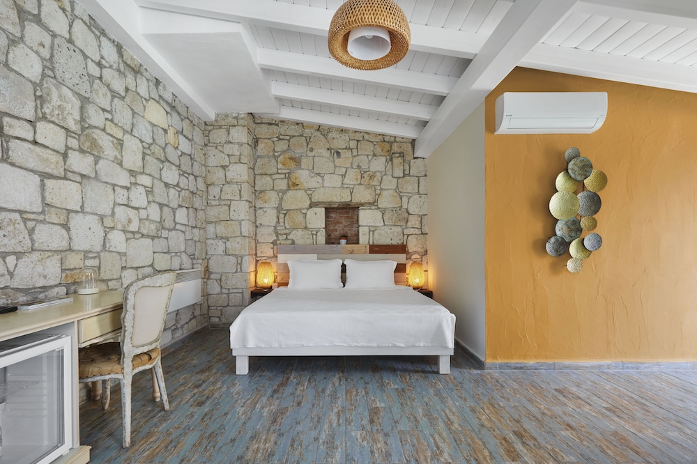 Panda Alacati Otel 6/28