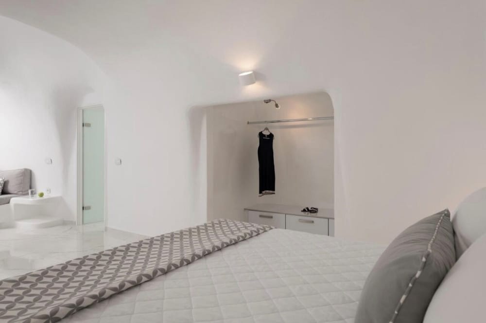 White Concept Caves - Adults Only 34/34