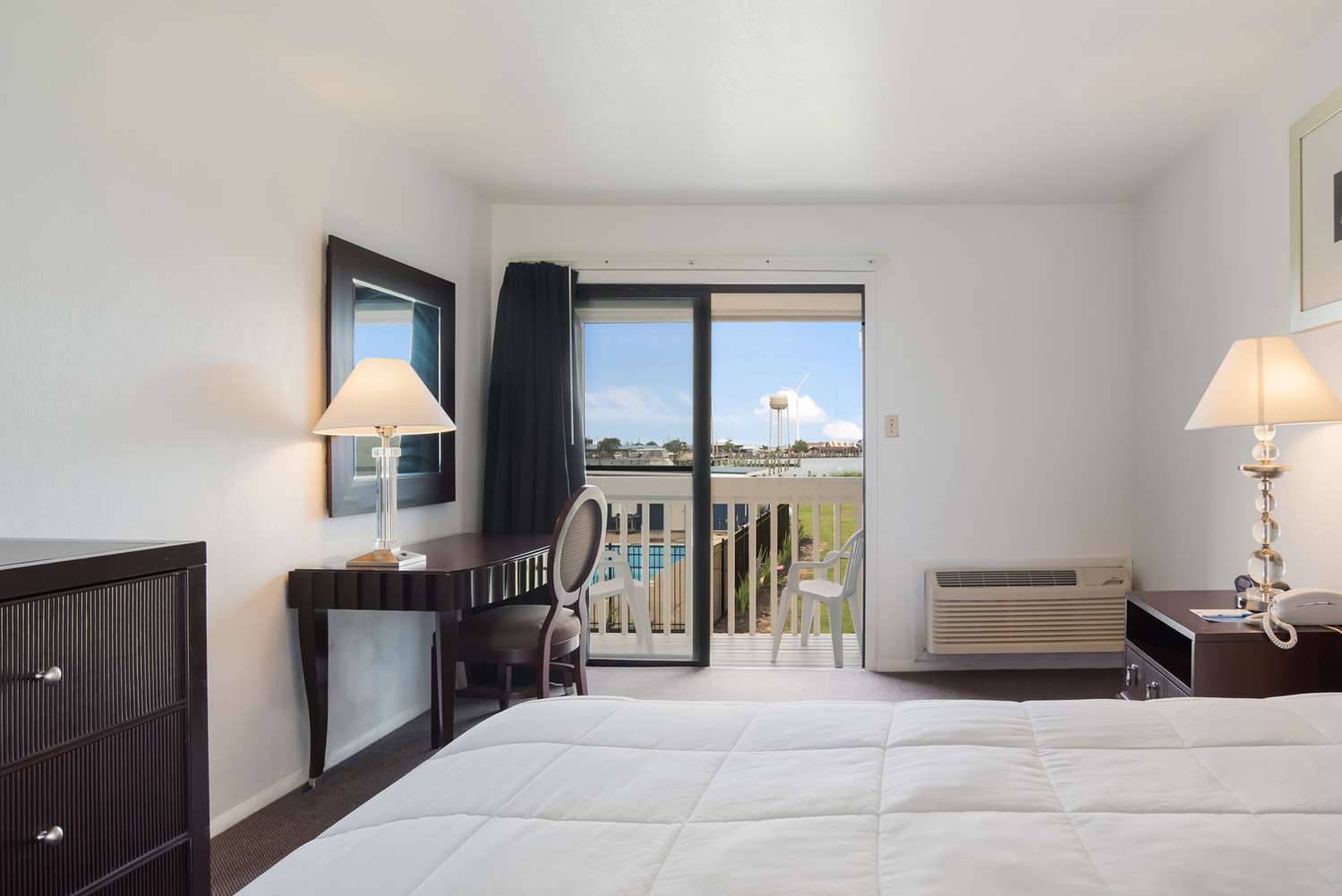 غرفة بسرير مزدوج لذوي الإعاقة، Rodeway Inn at Somers Cove Marina 4/6
