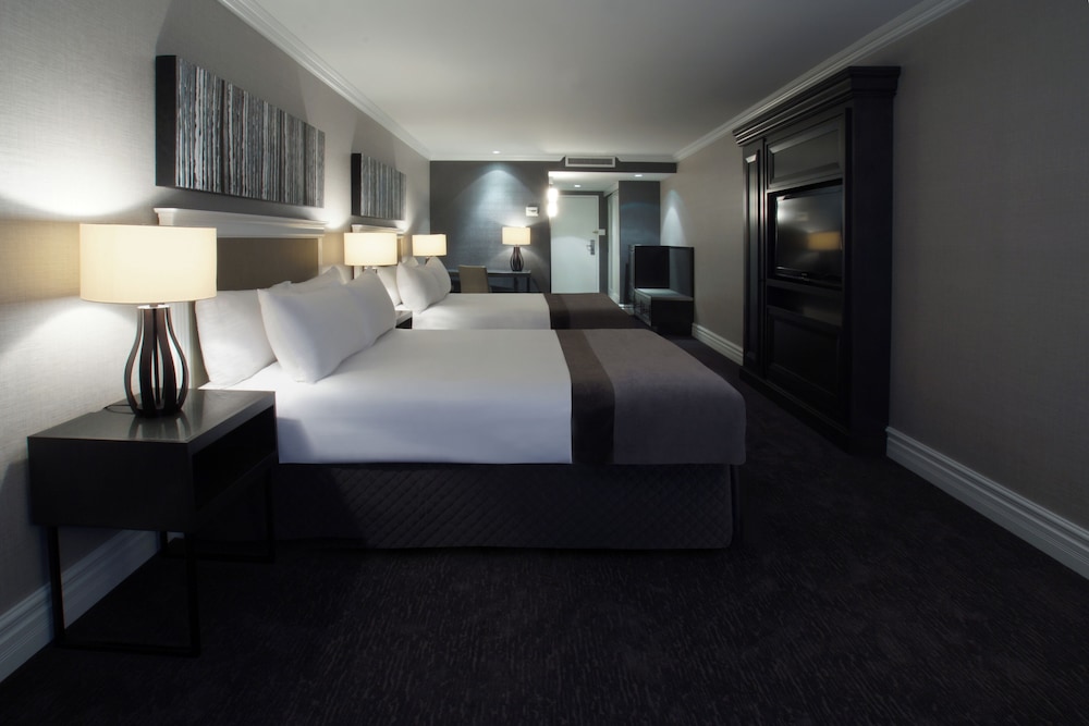 GRAND, LUXURY, 2 QUEEN BEDS