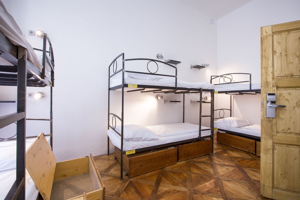 Sophie Apos S Hostel 44/71