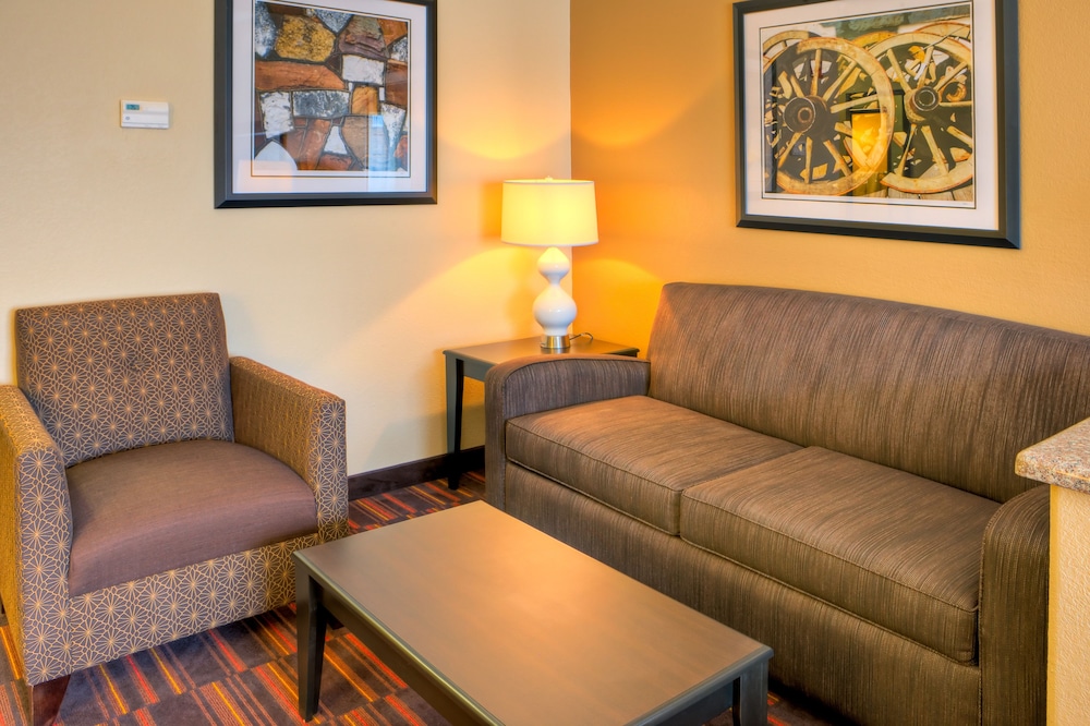 Holiday Inn Express And Suites Granbury 40/56