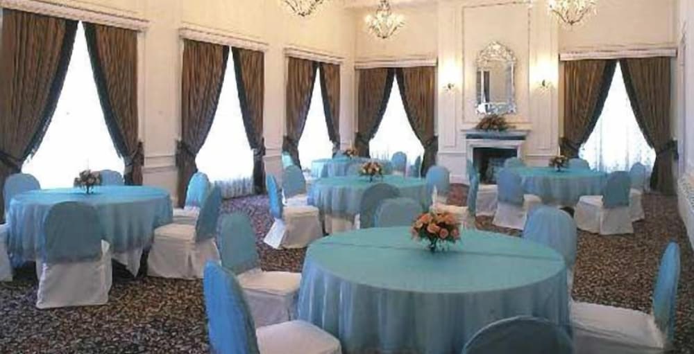 The Lalit Grand Palace 27/68