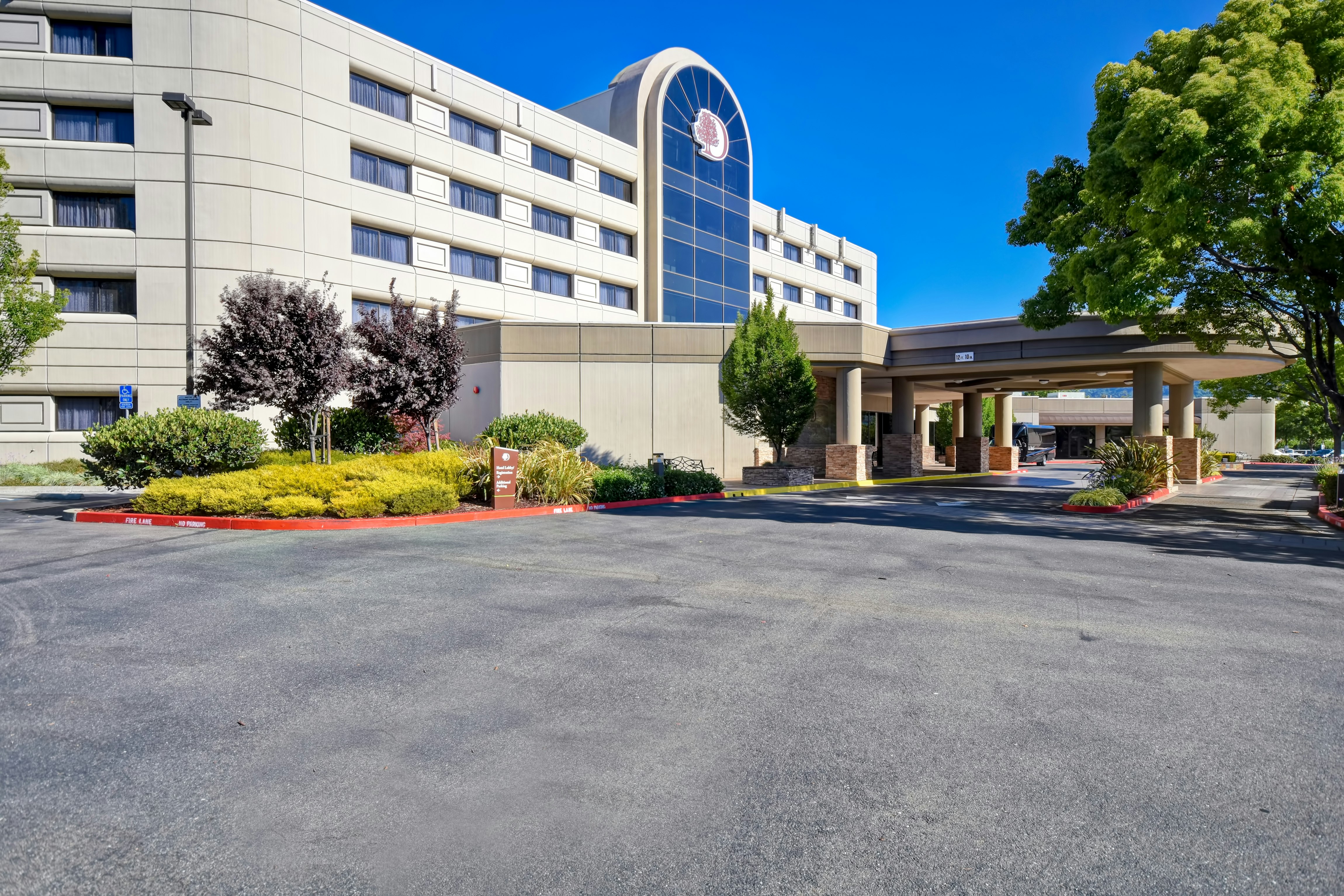 DoubleTree by Hilton Hotel Pleasanton at the Club 57/70