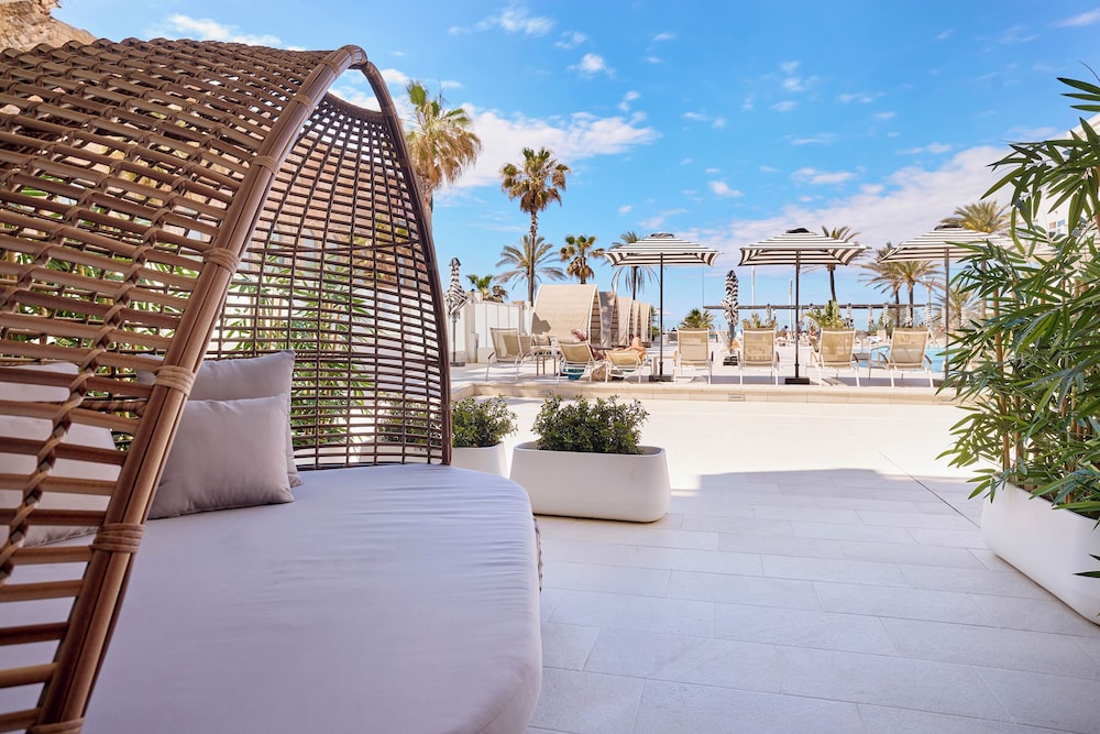 Universal Hotel Neptuno - Adults Only 8/69