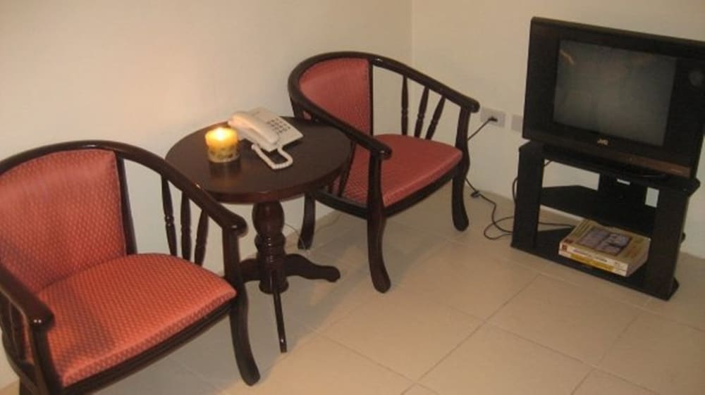 Frederick's Apartelle 31/52