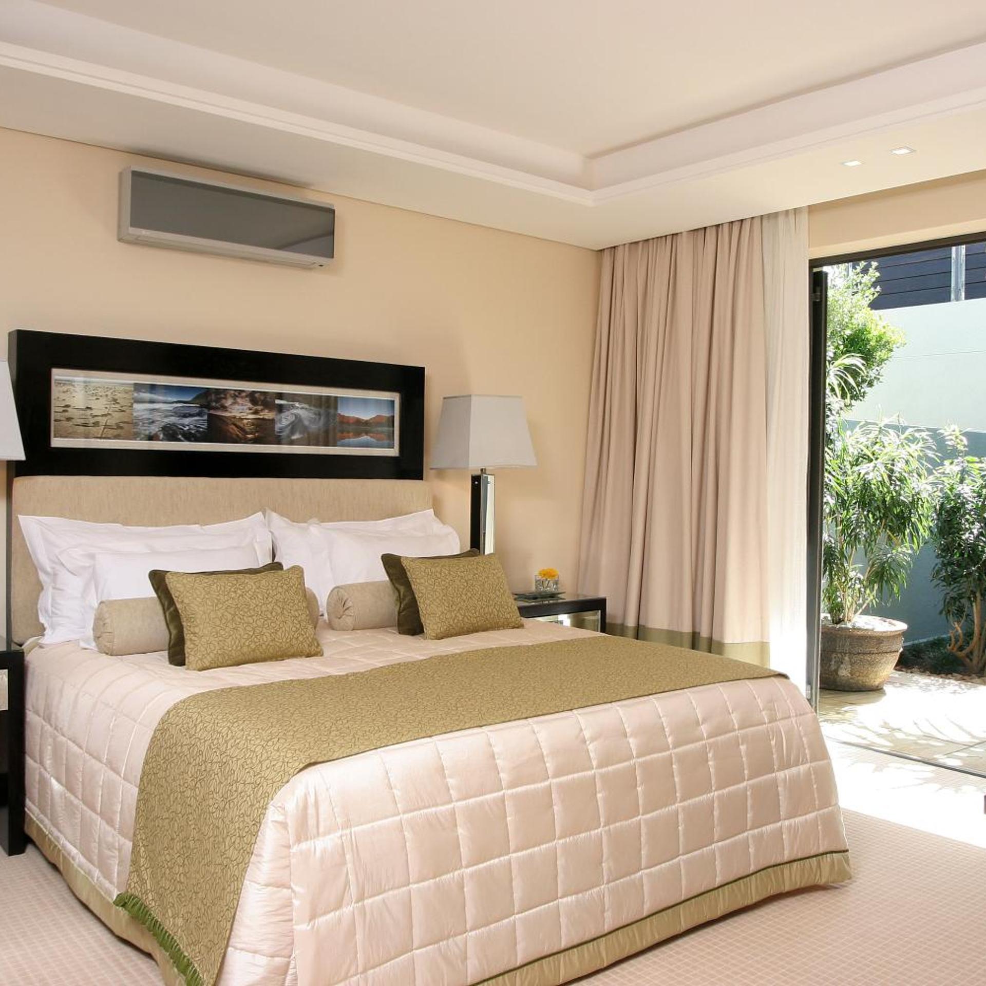 LUXURY, SUITE