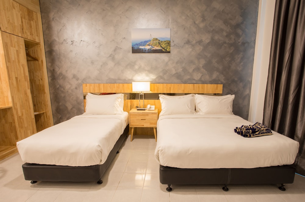 Hotel Adya Express 23/60