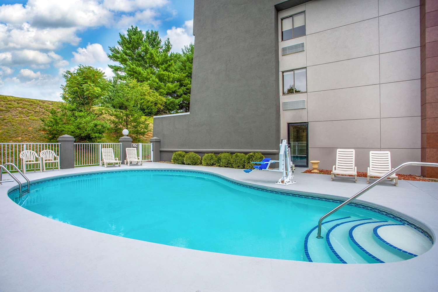 La Quinta Inn & Suites by Wyndham Roanoke Salem 48/58