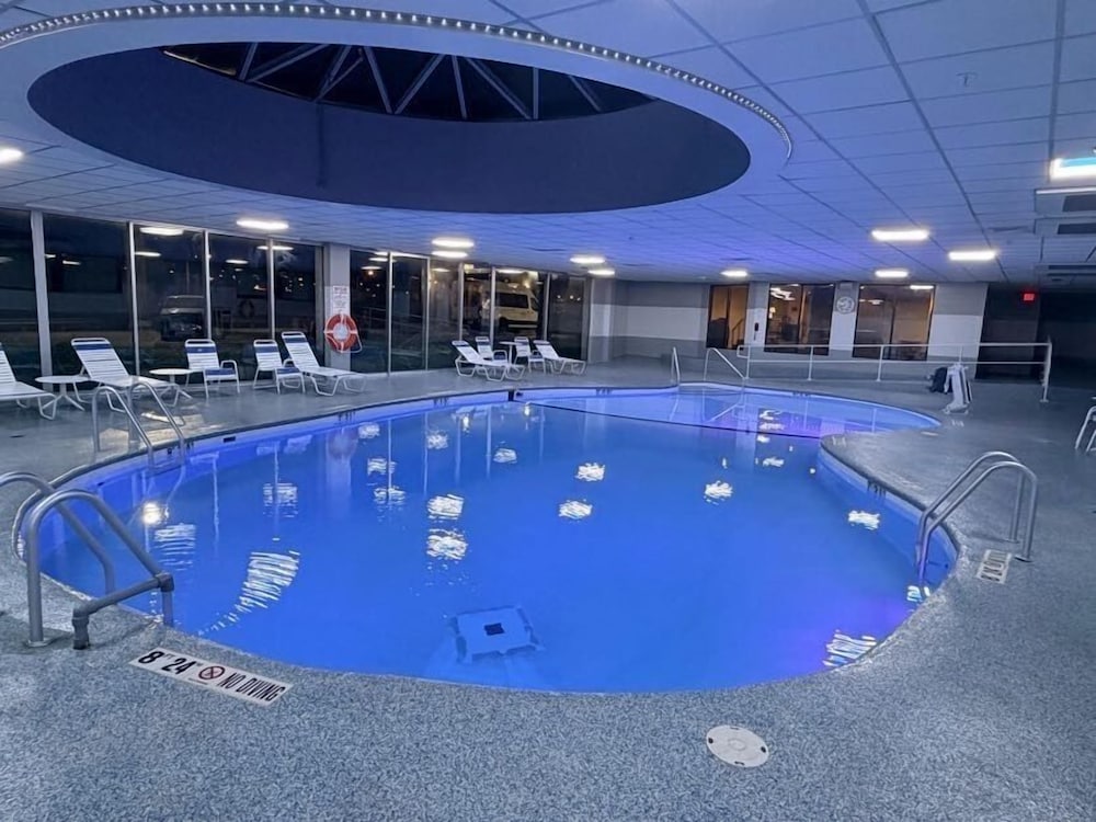 Royle Hotel Milwaukee Airport 25/64