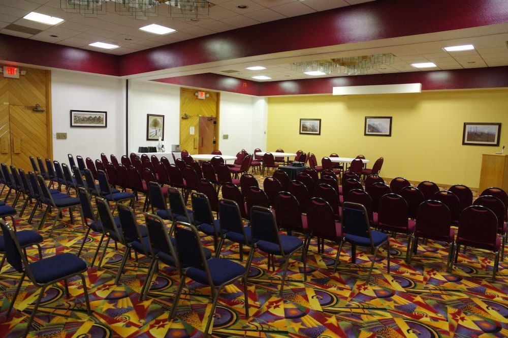 Douglas Inn Amp Conference Center 29/50