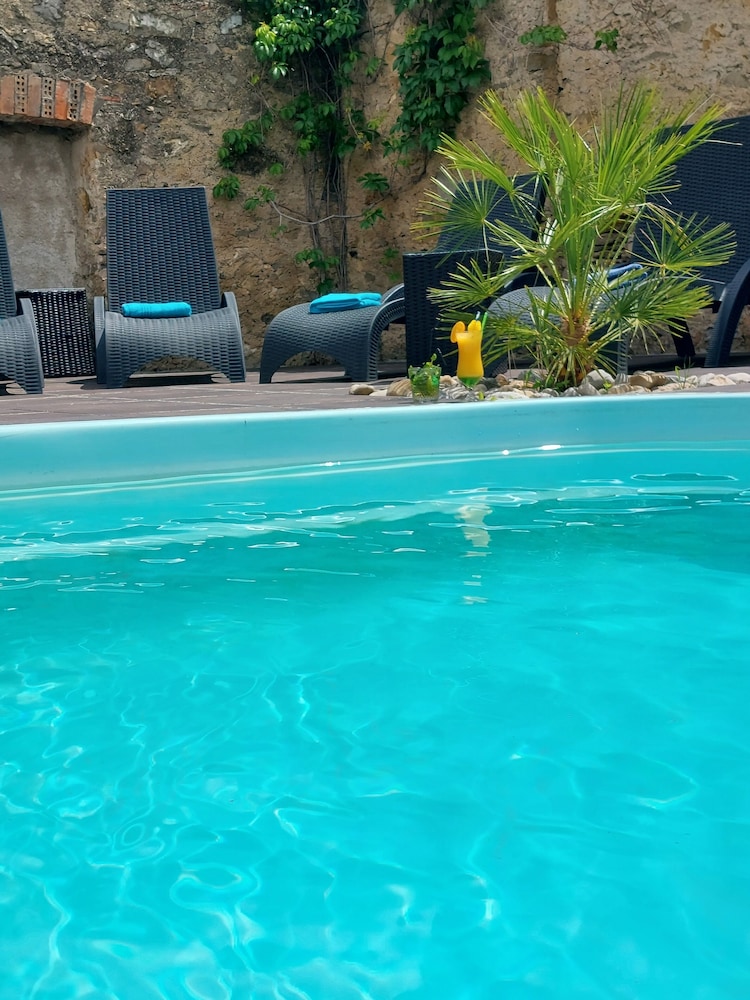 AUBERGE COTE JARDIN 51/56