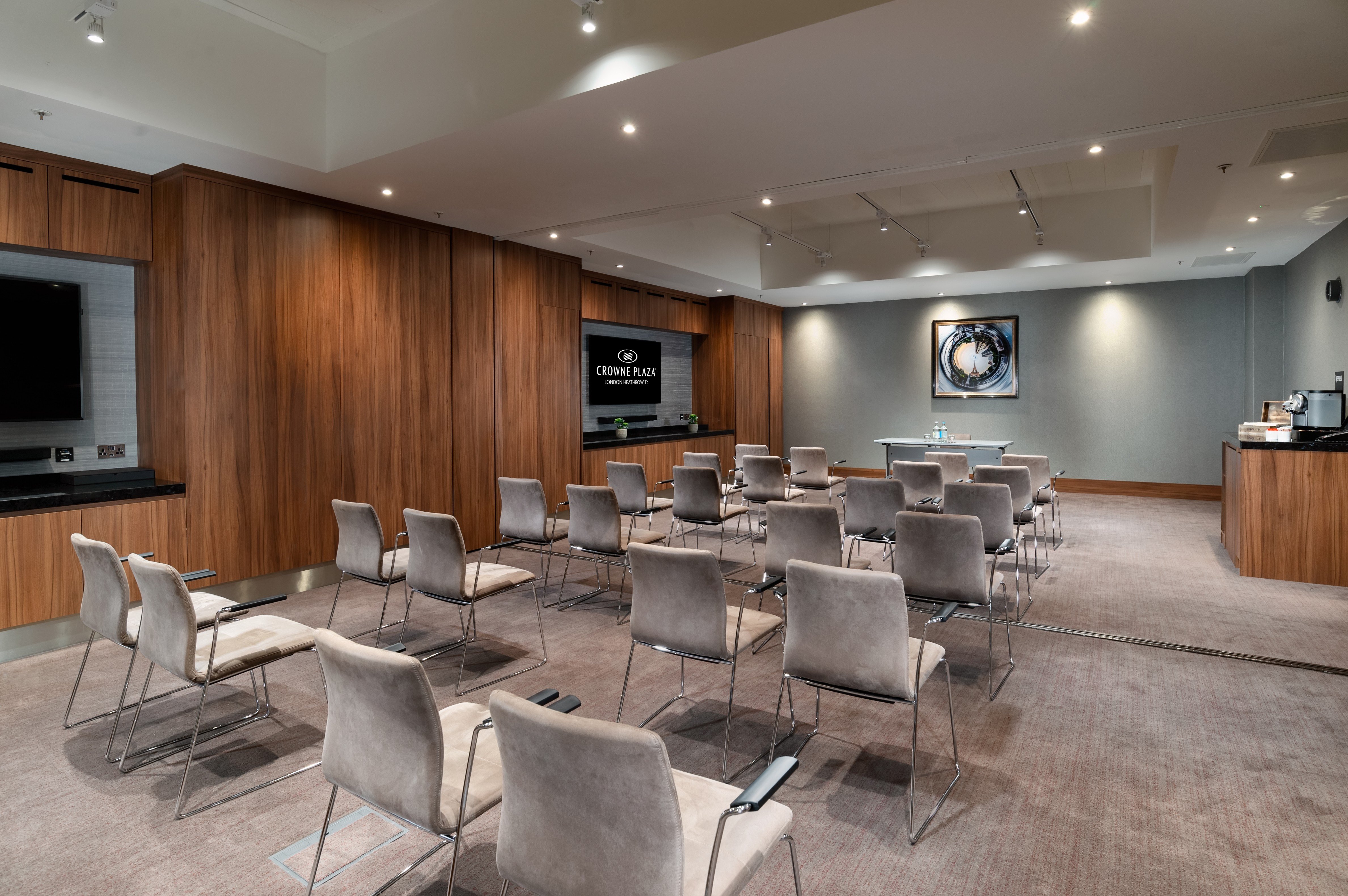 CROWNE PLAZA LONDON HEATHROW T4 58/65