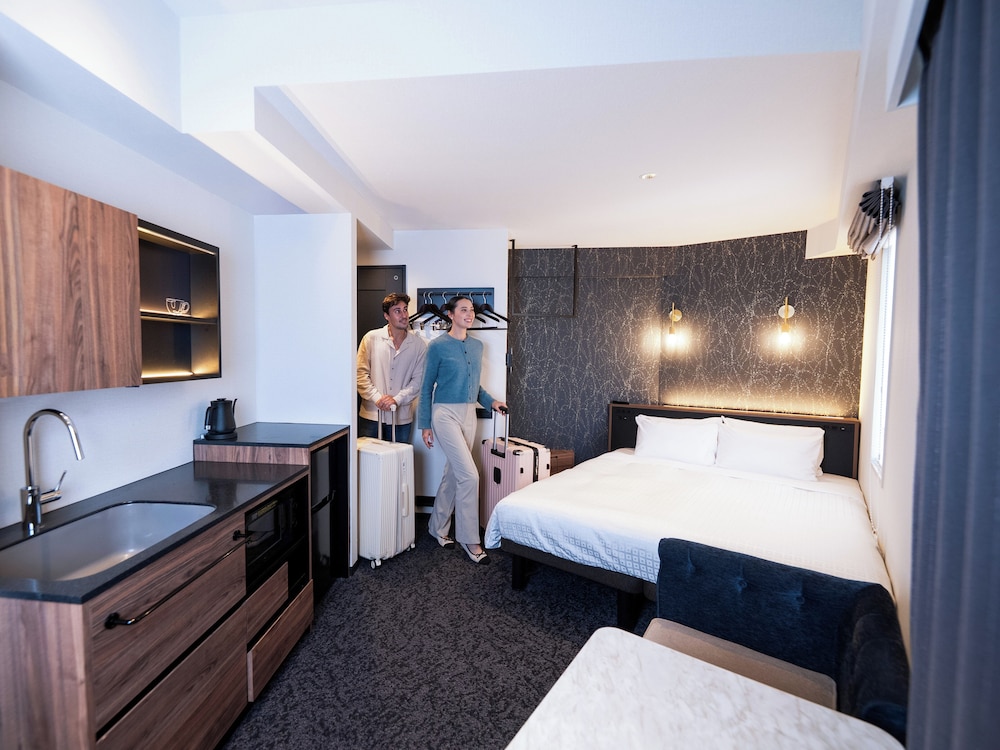 ROOM, DOUBLE BED, CORNER