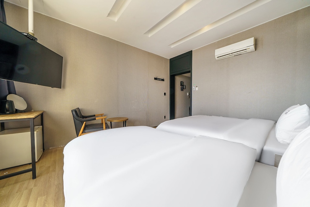 Jk Hotel 13/33