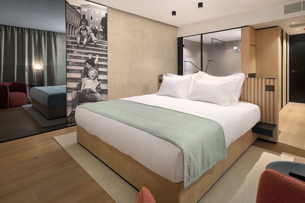 PREMIUM, DOUBLE BED, SEA VIEW, BALCONY