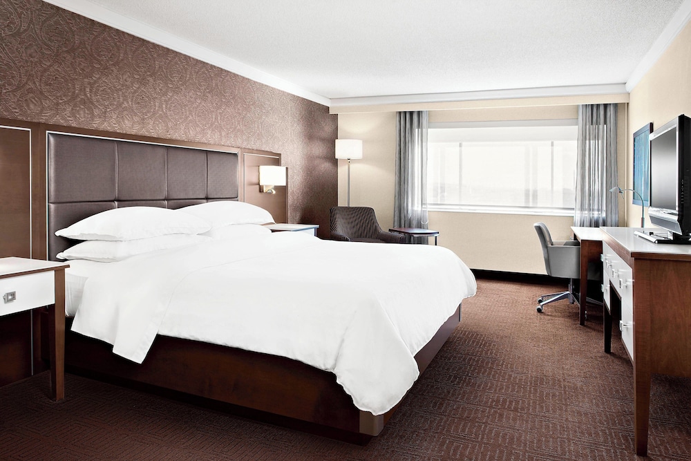 Room at Sheraton Laval Hotel, LAVAL - QUEBEC