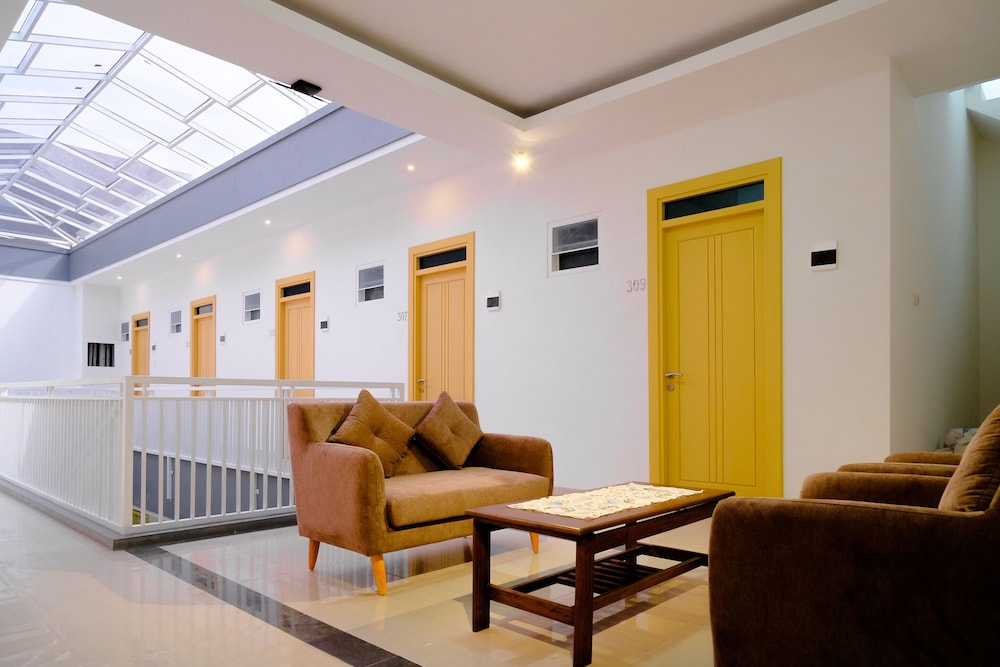 OYO 1665 Aurila Homestay Syariah 30/39