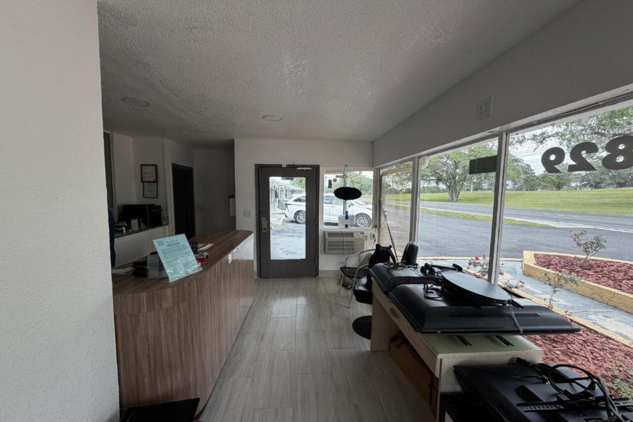 Friendship Inn Near Golf Course Ocala FL 11/14