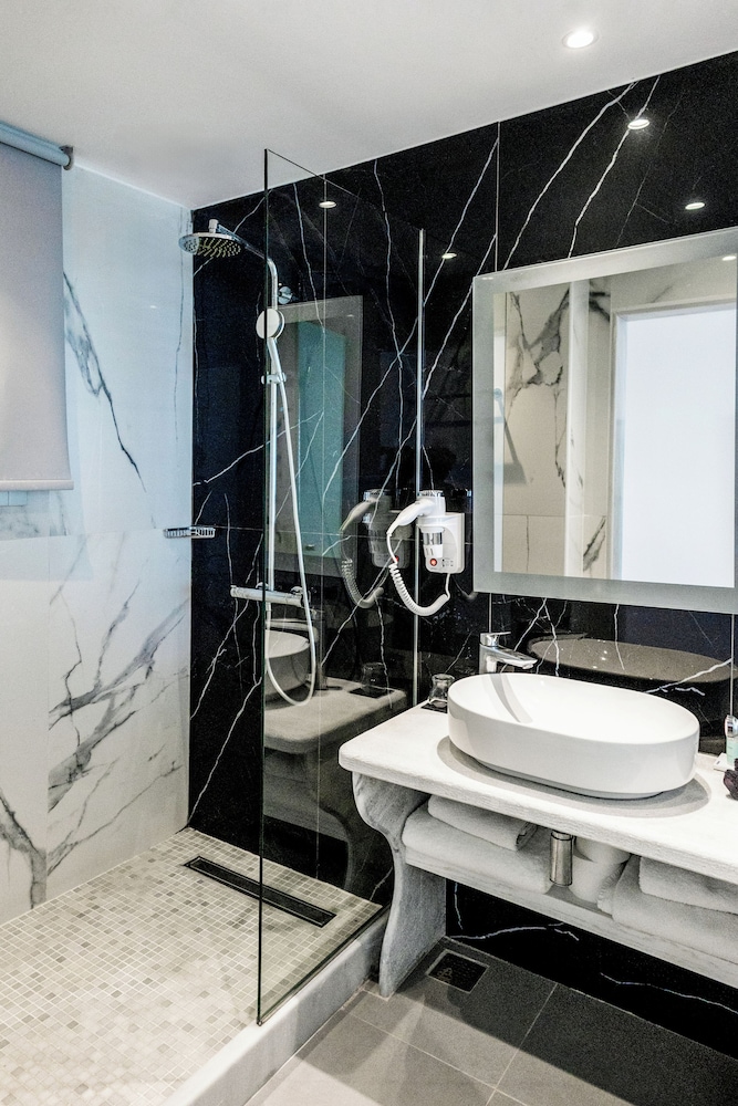 Epic Blue Suites & Villas 44/45