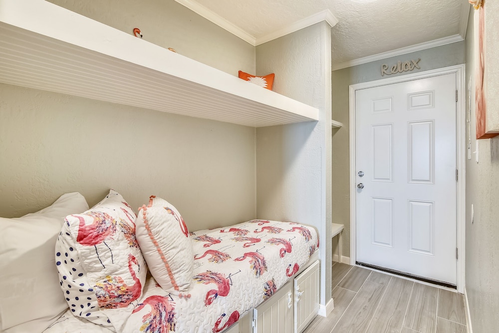 Casa Del Mar Beachfront Suites 52/82