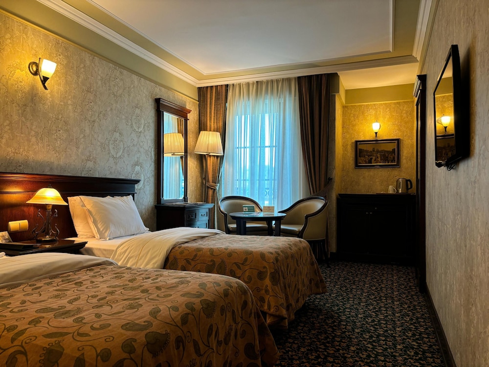DELUXE, TWIN BEDS