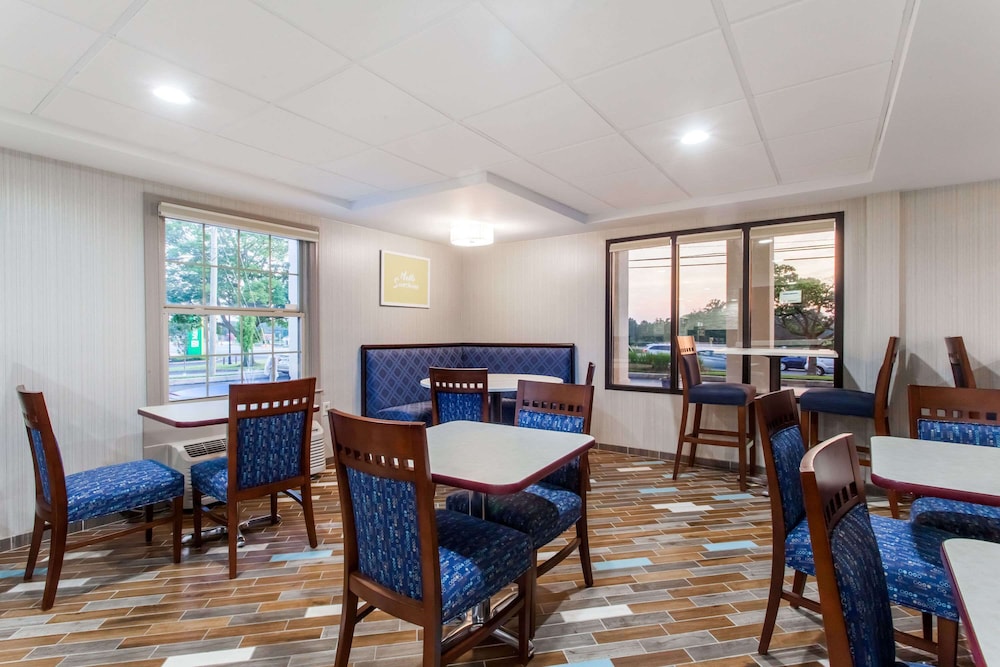 Days Inn by Wyndham Wilmington Brandywine 28/33