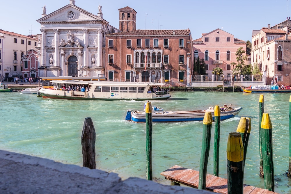Admiral Emo Palace Over Canal Grande 46/50