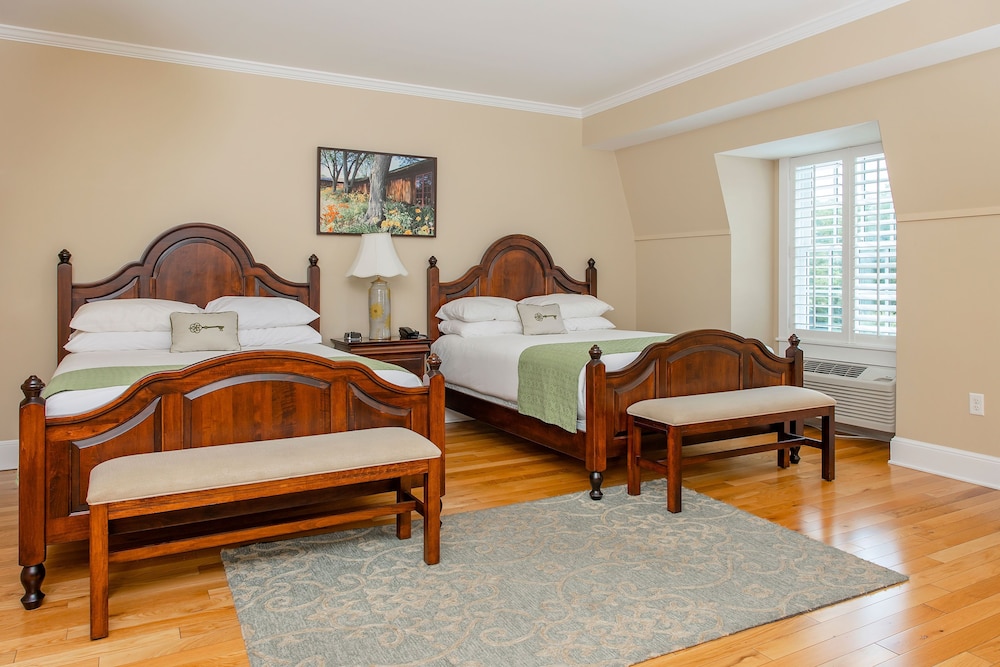 Deluxe, 2 Queen Beds